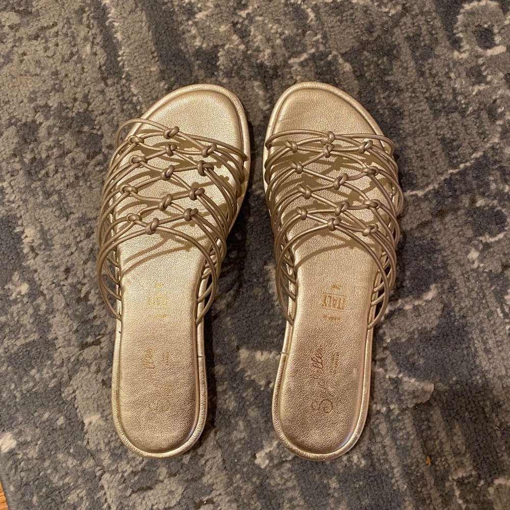 Seychelles Authentic Sandal in Gold Metallic